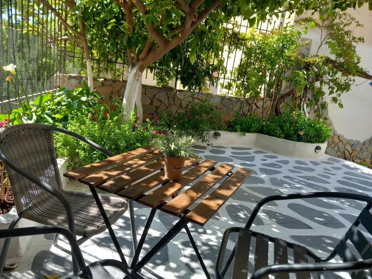 Studio In Garden Poros Town Екстер'єр фото